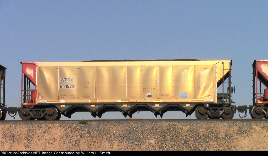 WB Unit Loaded Hooper Frt at Erie NV W-Pshr -12